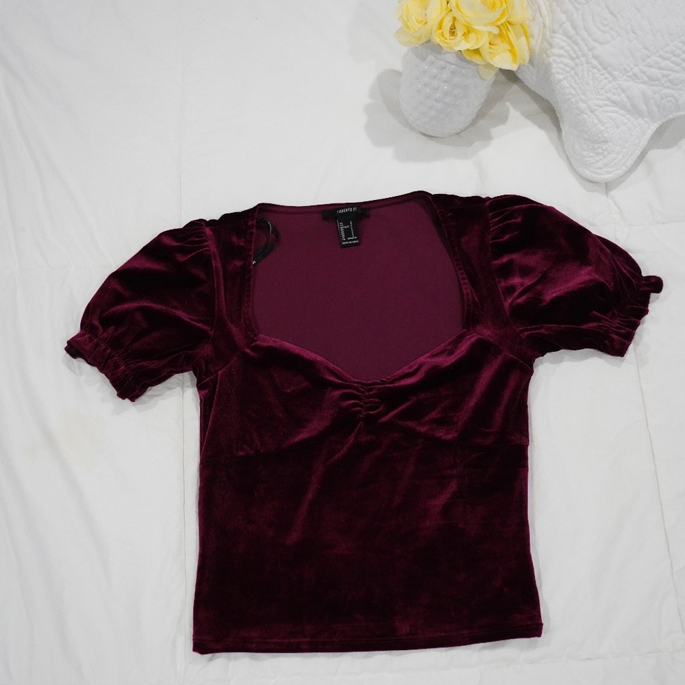Puff sleeve velvet top